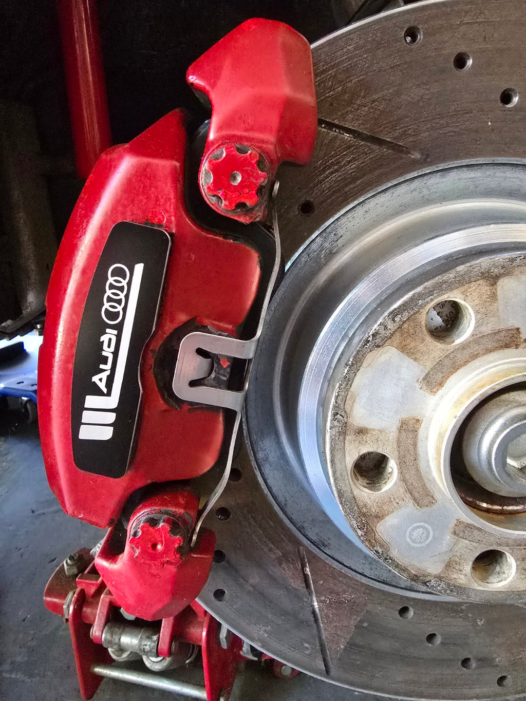Black Audi brake face plate installed on Audi caliper