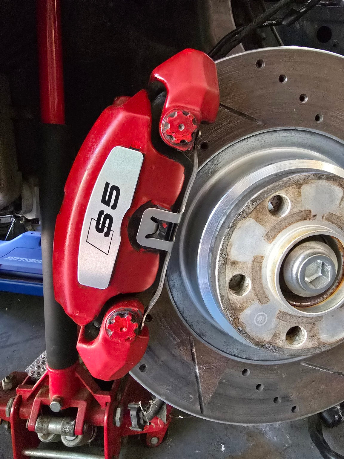 Brushed aluminum S5 brake face plate installed on Audi caliper